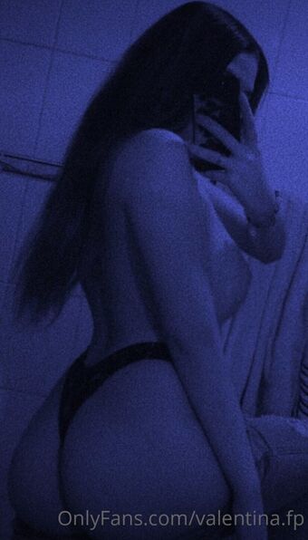 10valee Голе фотографије OnlyFans 2