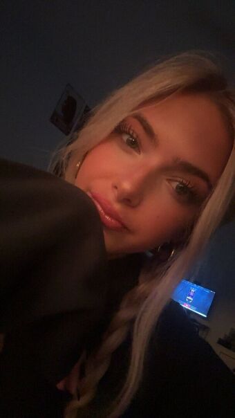 777keely Голе фотографије OnlyFans 14