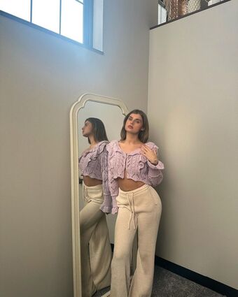 AAri Голе фотографије OnlyFans 11