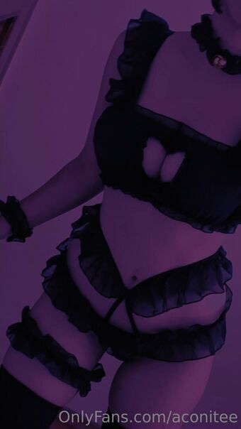 Aconite Голе фотографије OnlyFans 32