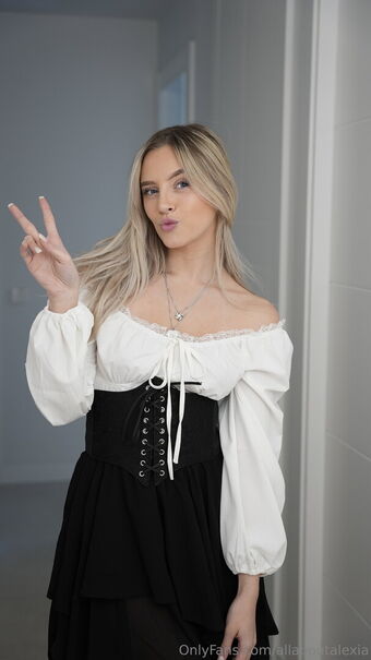 allaboutalexia Голе фотографије OnlyFans 11