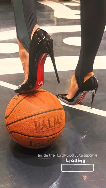 Allie Clifton Голе фотографије OnlyFans 8