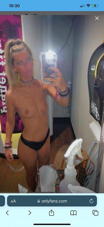 Ally Lyons Голе фотографије OnlyFans 11