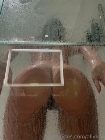 allyken Голе фотографије OnlyFans 19