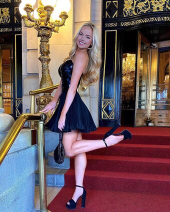 Alta Sweet Tabar Голе фотографије OnlyFans 4