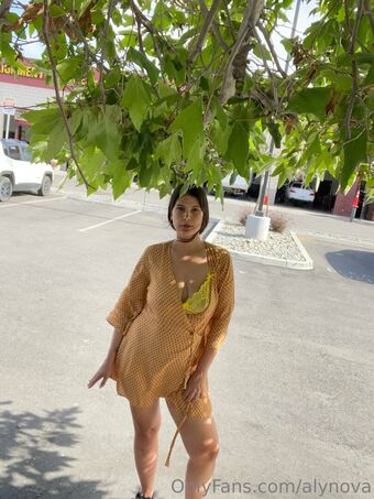 Aly Nova Голе фотографије OnlyFans 4