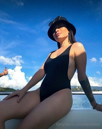 alyviolet Голе фотографије OnlyFans 1