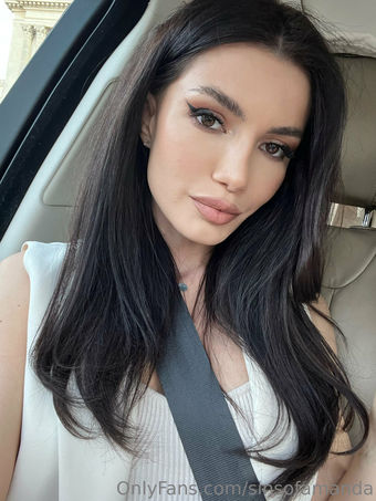 Amanda Sins ????