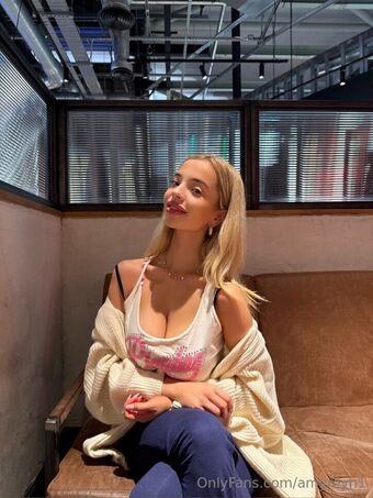 Amy Reynolds Голе фотографије OnlyFans 71