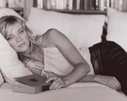 Amy Smart Голе фотографије OnlyFans 19