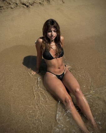 Anda Tohatan Голе фотографије OnlyFans 13