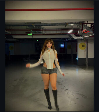 Anda Tohatan Голе фотографије OnlyFans 16