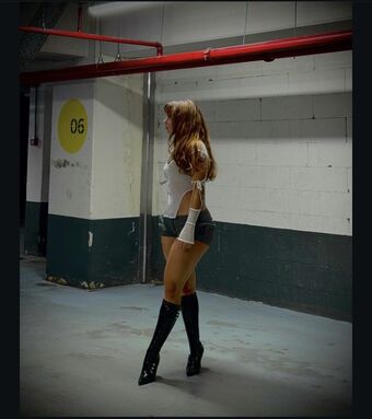 Anda Tohatan Голе фотографије OnlyFans 17