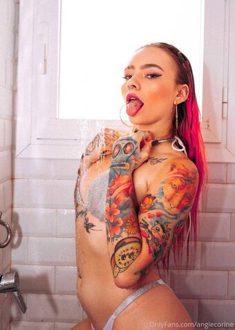Angie Corine Голе фотографије OnlyFans 11