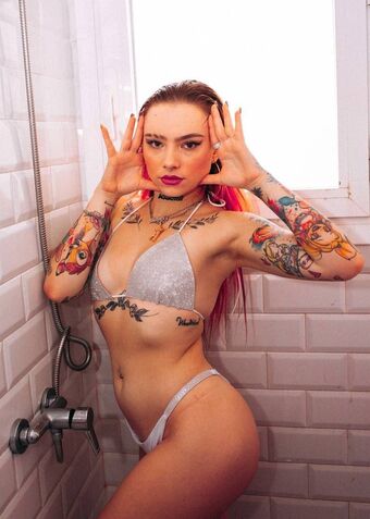 Angie Corine Голе фотографије OnlyFans 12