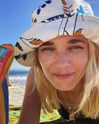 Annie Hoffmann Голе фотографије OnlyFans 16
