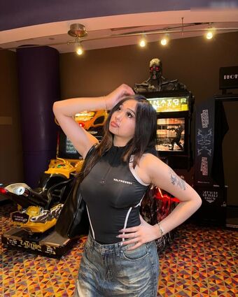 Annie Zheng (@cellow111)