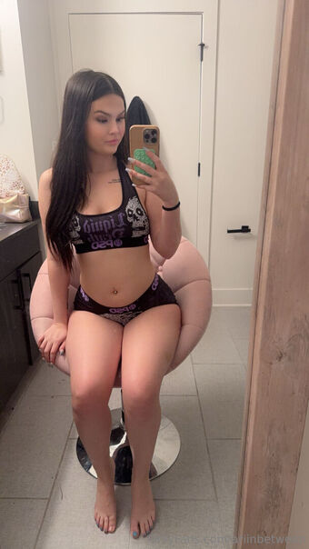 ariinbetween Голе фотографије OnlyFans 45