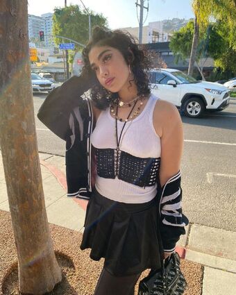 Athena Mansour Голе фотографије OnlyFans 4