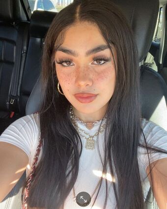 Athena Mansour Голе фотографије OnlyFans 5