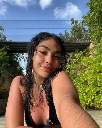 Athena Mansour Голе фотографије OnlyFans 9