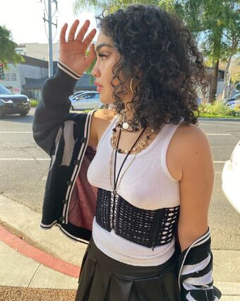 Athena Mansour Голе фотографије OnlyFans 10