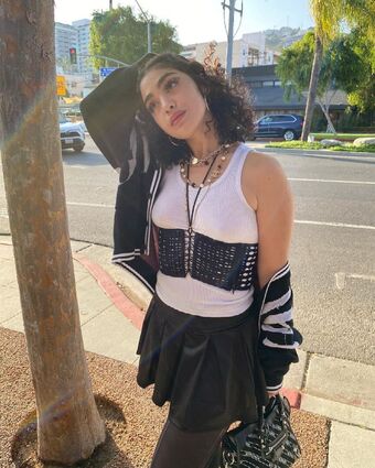 Athena Mansour Голе фотографије OnlyFans 11