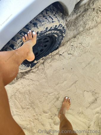 atomictoez Голе фотографије OnlyFans 3