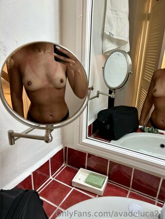 avadeluca21 Голе фотографије OnlyFans 21