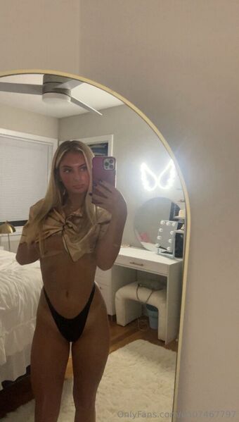 Averybennett Голе фотографије OnlyFans 20