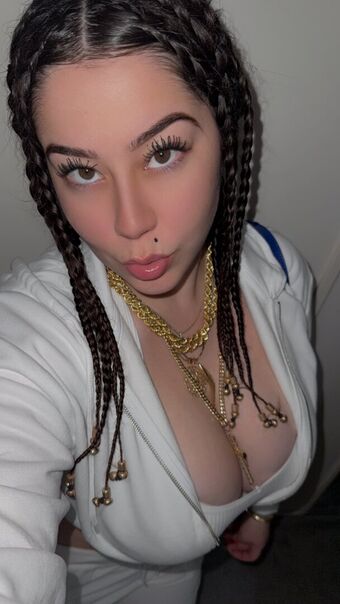 b.ae Голе фотографије OnlyFans 25