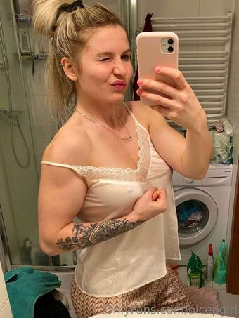 bicepgirl Голе фотографије OnlyFans 36