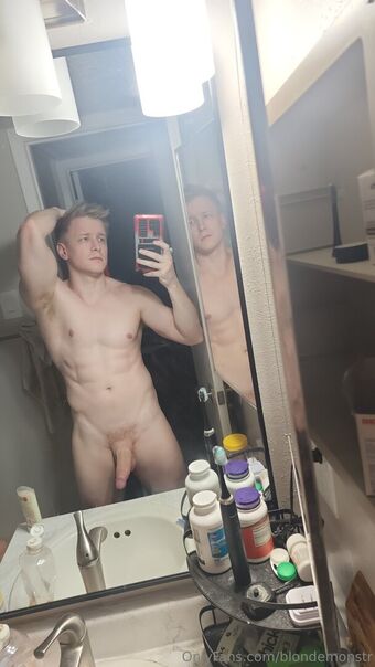 blondemonstr Голе фотографије OnlyFans 13