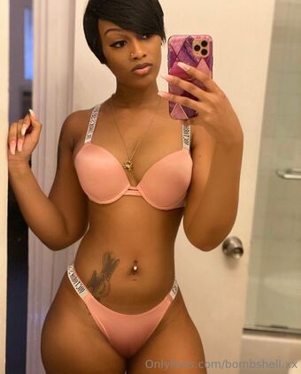 bombshell.xx Голе фотографије OnlyFans 12