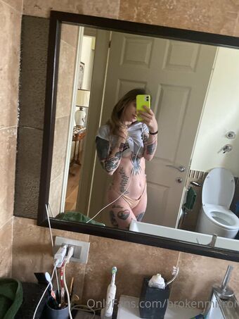 Brokenmirror._ Голе фотографије OnlyFans 35