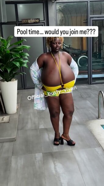 Busty Vivian Голе фотографије OnlyFans 51