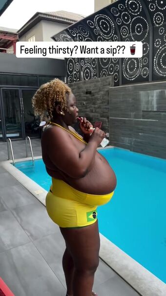 Busty Vivian Голе фотографије OnlyFans 53