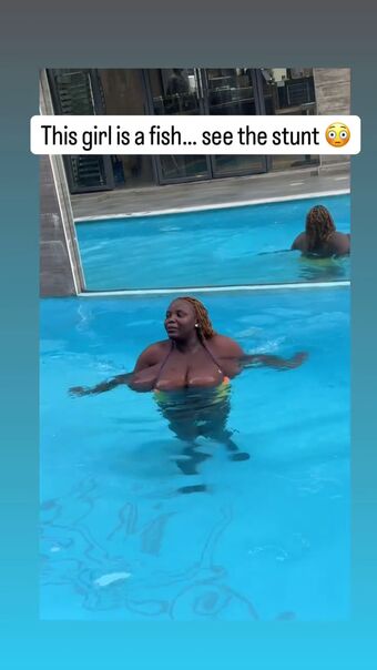 Busty Vivian Голе фотографије OnlyFans 55