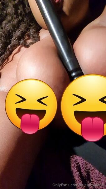 bustymalone Голе фотографије OnlyFans 34