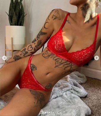 Caity Babs Голе фотографије OnlyFans 17