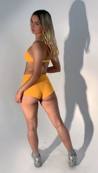 Cande Simoneit Голе фотографије OnlyFans 18