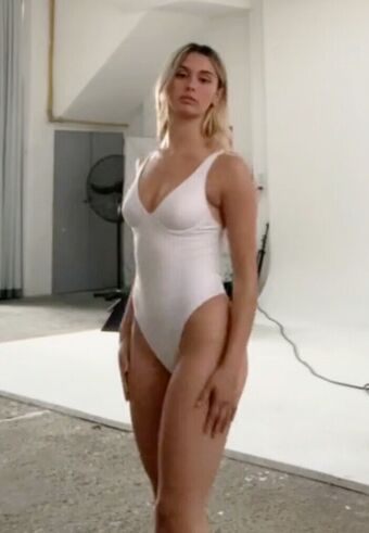 Cande Simoneit Голе фотографије OnlyFans 20