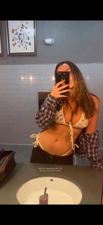 Casey M Голе фотографије OnlyFans 1