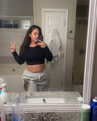Cassandra Nicole