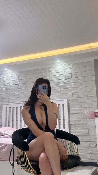 CER Голе фотографије OnlyFans 4