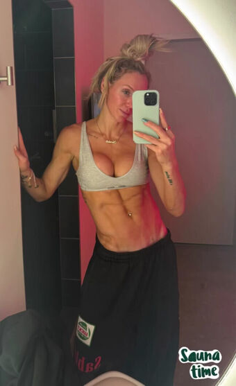 Charlotte Flair Голе фотографије OnlyFans 381