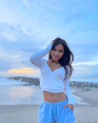 Chloe Marquez Голе фотографије OnlyFans 7