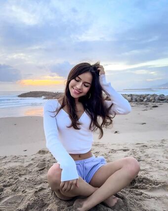 Chloe Marquez Голе фотографије OnlyFans 9