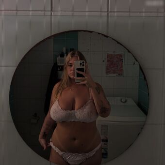 Chynna Clair Голе фотографије OnlyFans 2