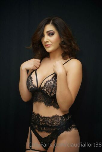 Claudia Llort Голе фотографије OnlyFans 5